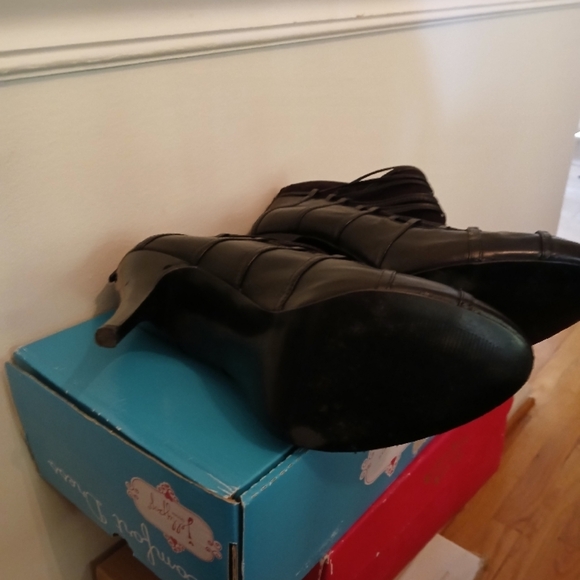 Elegant Black Stiletto Heels - Picture 2 of 5